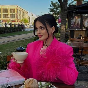 Meet your Posher, Elina